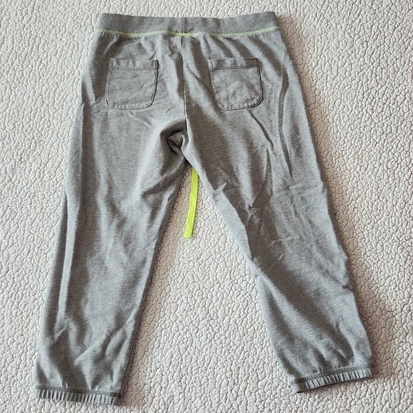 Victoria's Secret Pink vneck heart logo top top and cropped joggers loun… - Picture 9 of 11